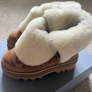 Hogan *SALE* shearling boots